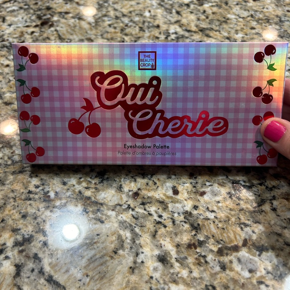 NWT THE BEAUTY CROP Oui Cherie Eyeshadow Berry Rosy Bronze
Tones NIB